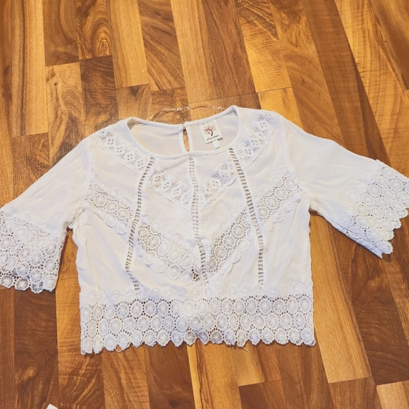 2/$15 Boho crocheted cropped top - Picture 4 of 11